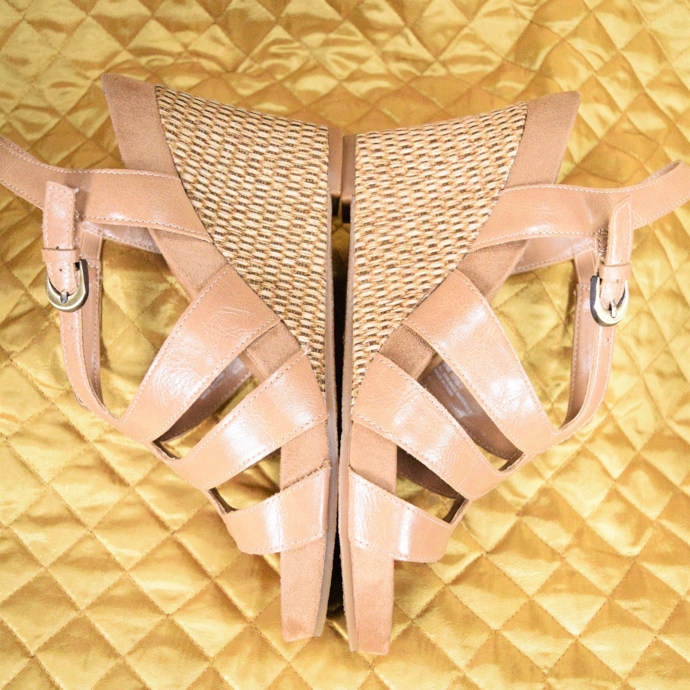 SOLD Aerosoles Women's 8M Nude Plush Wedge Sandals - Picture 5 of 8